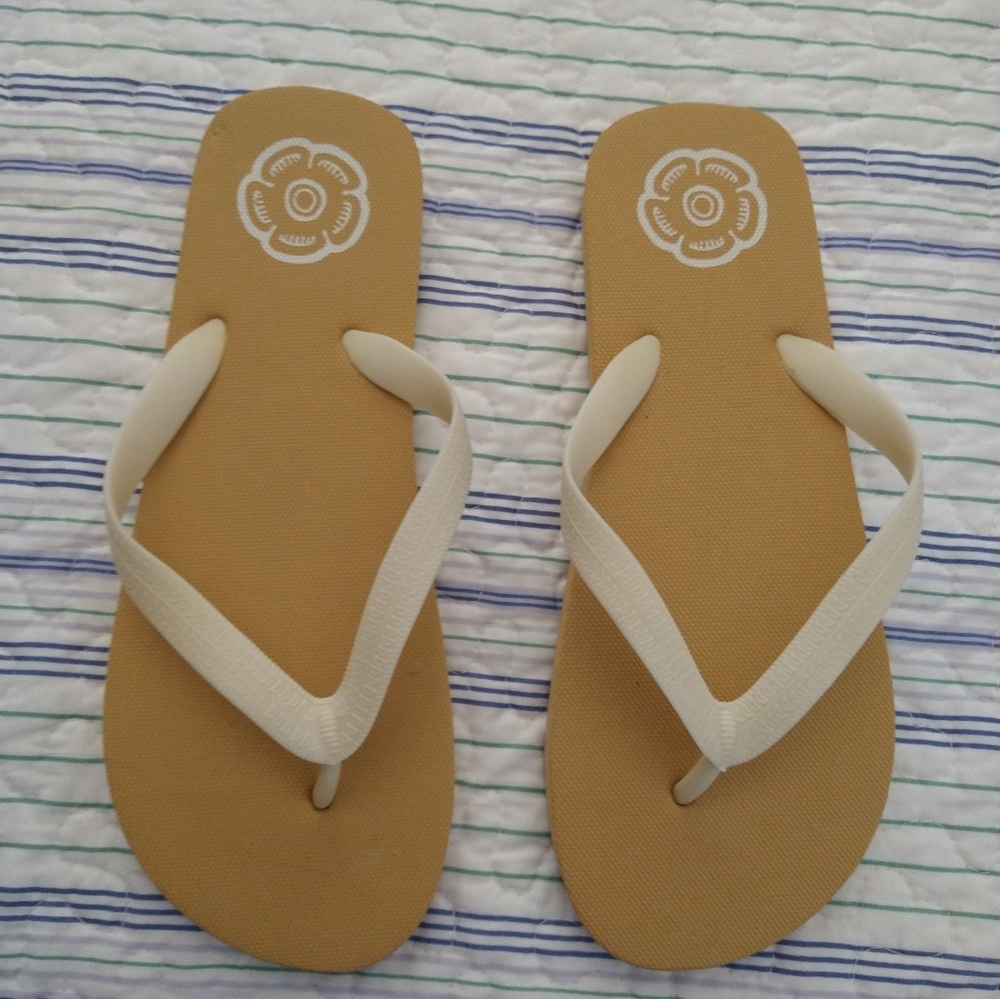 New Lightweight Flip Flops - Picture 5 of 5